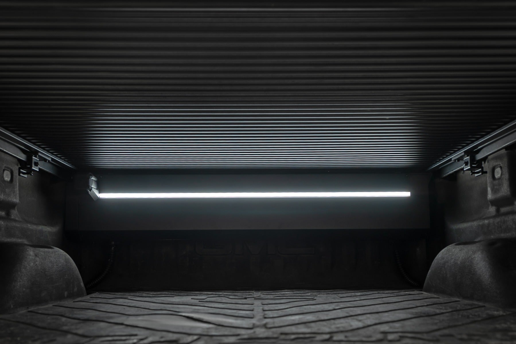 Powered Retractable Bed Cover | 5'9" Bed | Chevy/GMC 1500 (14-18 & Classic) by Rough Country