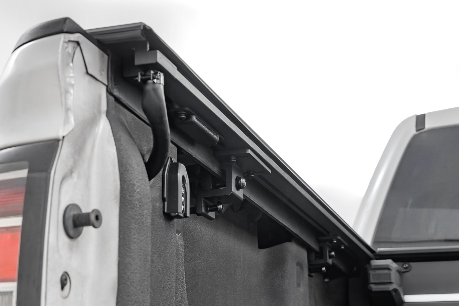 Powered Retractable Bed Cover | 5'9" Bed | Chevy/GMC 1500 (14-18 & Classic) by Rough Country