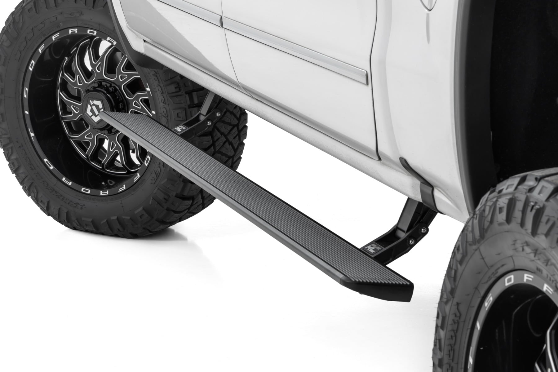 Power Running Boards | HT-Series | Crew Cab | Chevy/GMC 1500/2500HD/3500HD 2WD/4WD by Rough Country