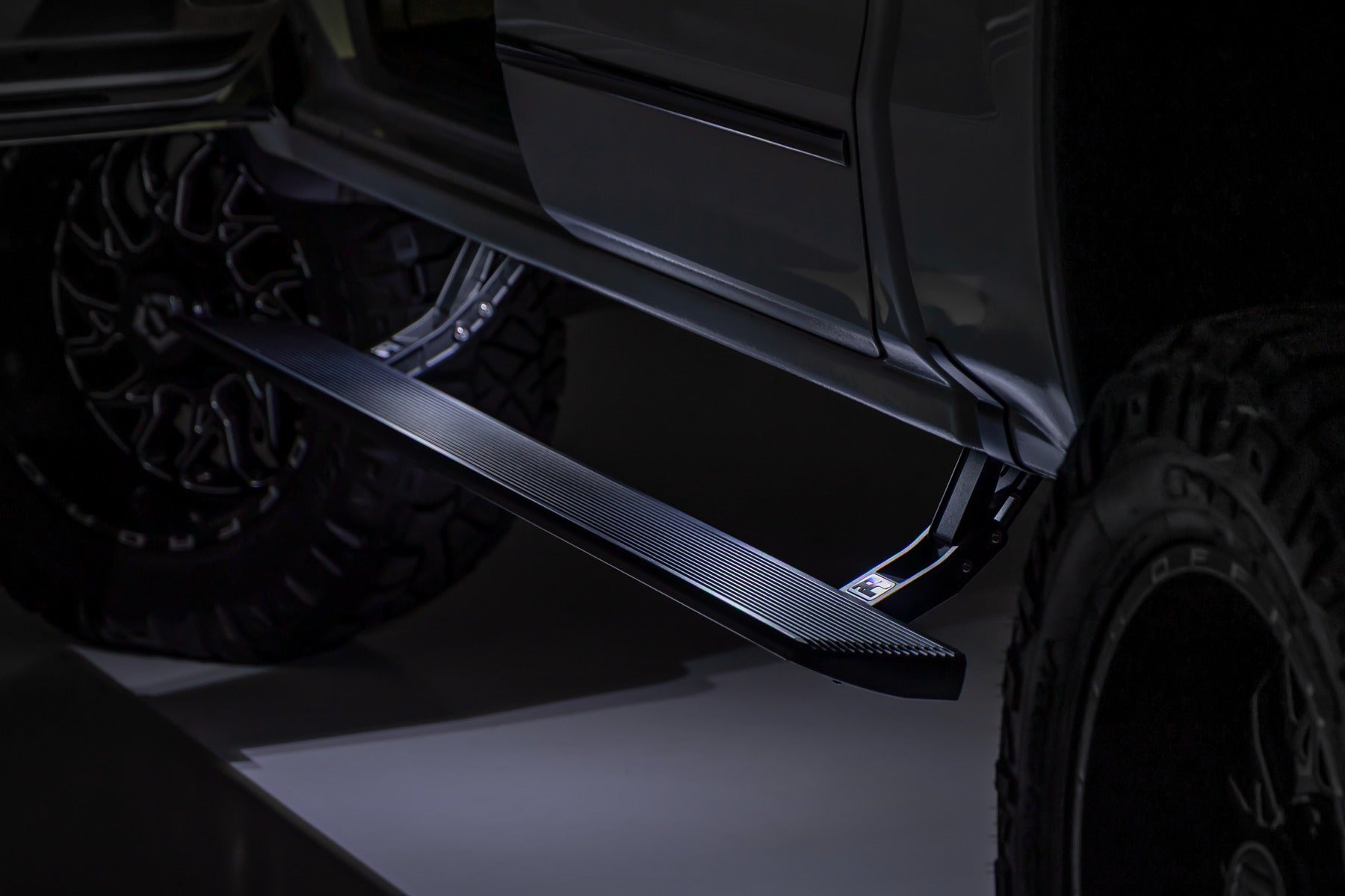 Power Running Boards | HT-Series | Crew Cab | Chevy/GMC 1500/2500HD/3500HD 2WD/4WD by Rough Country