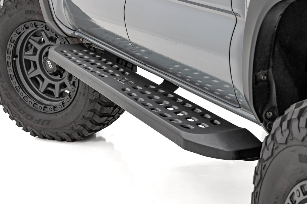 RPT2 Running Board | Double Cab | Black | Toyota Tacoma 2WD/4WD (2016-2023) by Rough Country