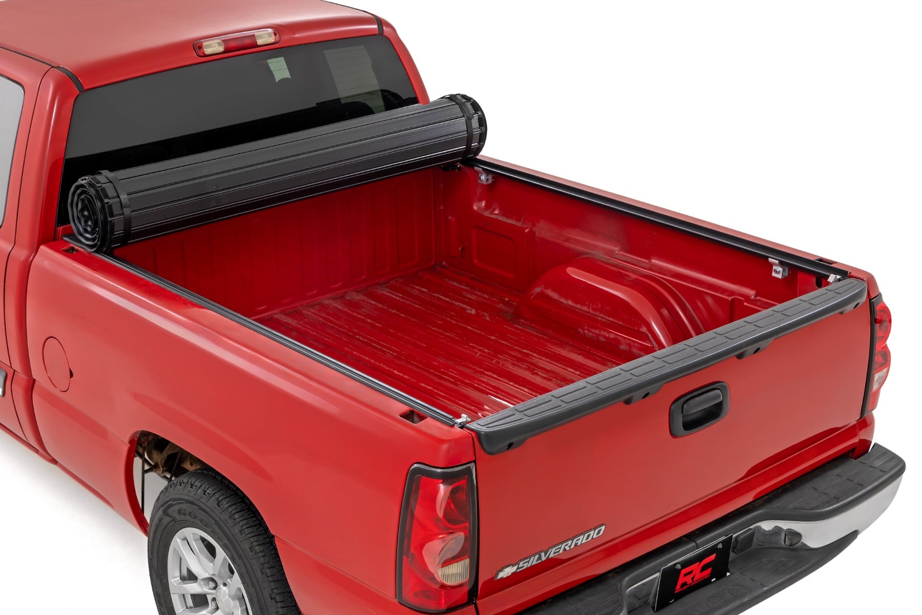 Hard Roll Up Bed Cover | 6'7" Bed | Chevy/GMC 1500 (00-06 & Classic) by Rough Country