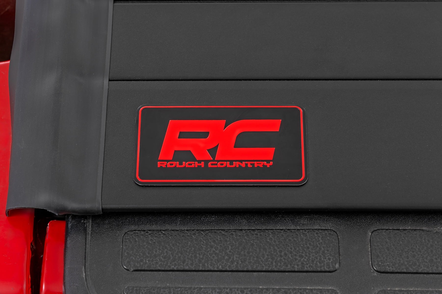 Hard Roll Up Bed Cover | 6'7" Bed | Chevy/GMC 1500 (00-06 & Classic) by Rough Country
