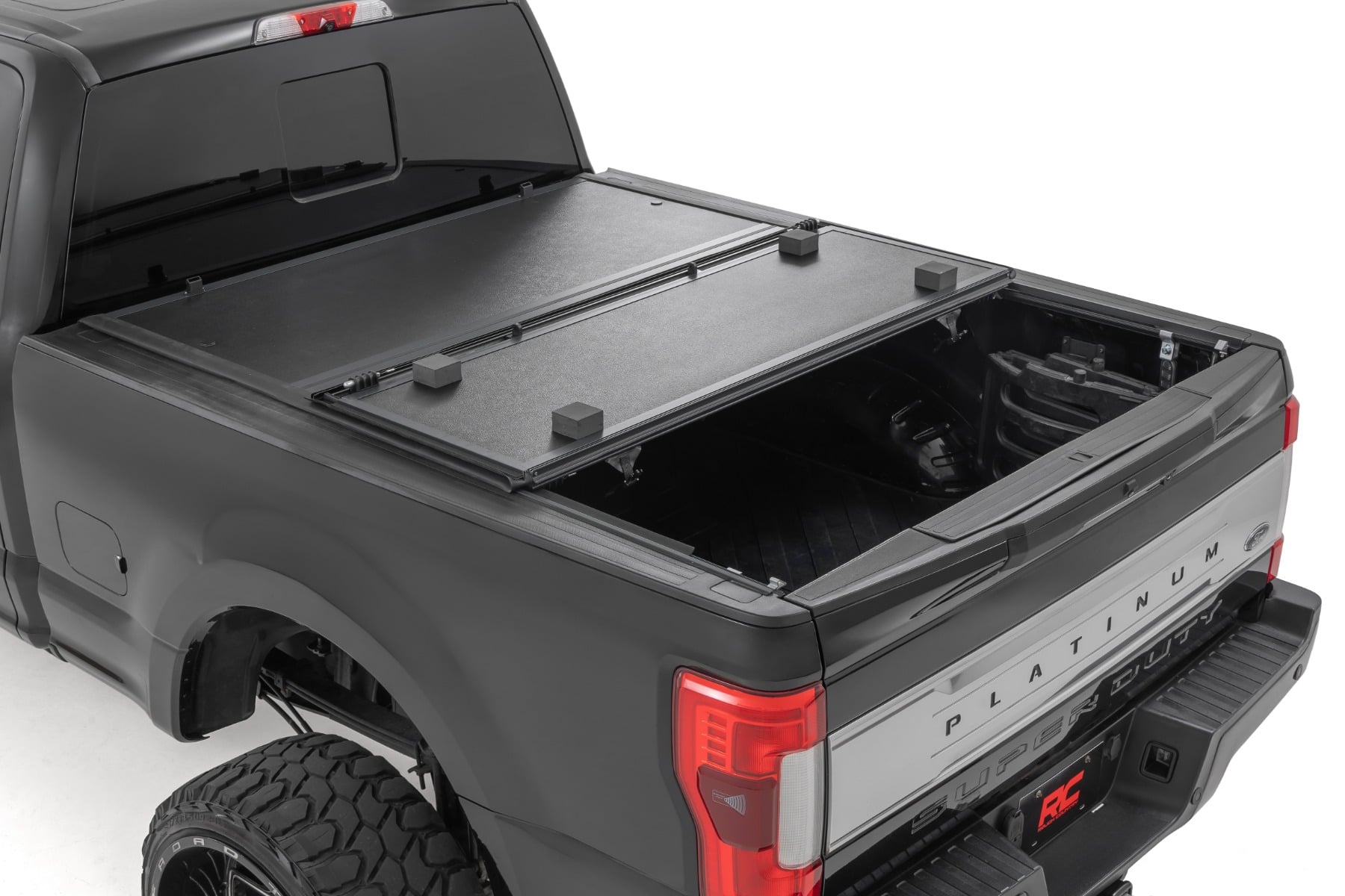 Hard Low Profile Bed Cover | 6'10" Bed | Ford F-250/F-350 Super Duty (17-26) by Rough Country