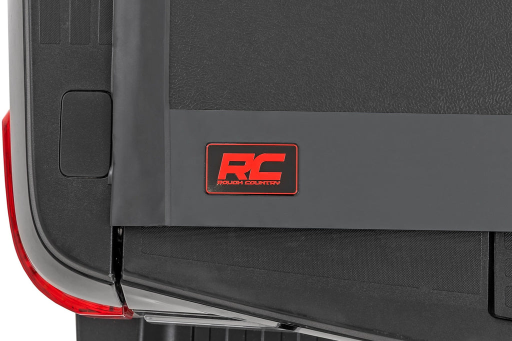 Hard Low Profile Bed Cover | 6'10" Bed | Ford F-250/F-350 Super Duty (17-26) by Rough Country