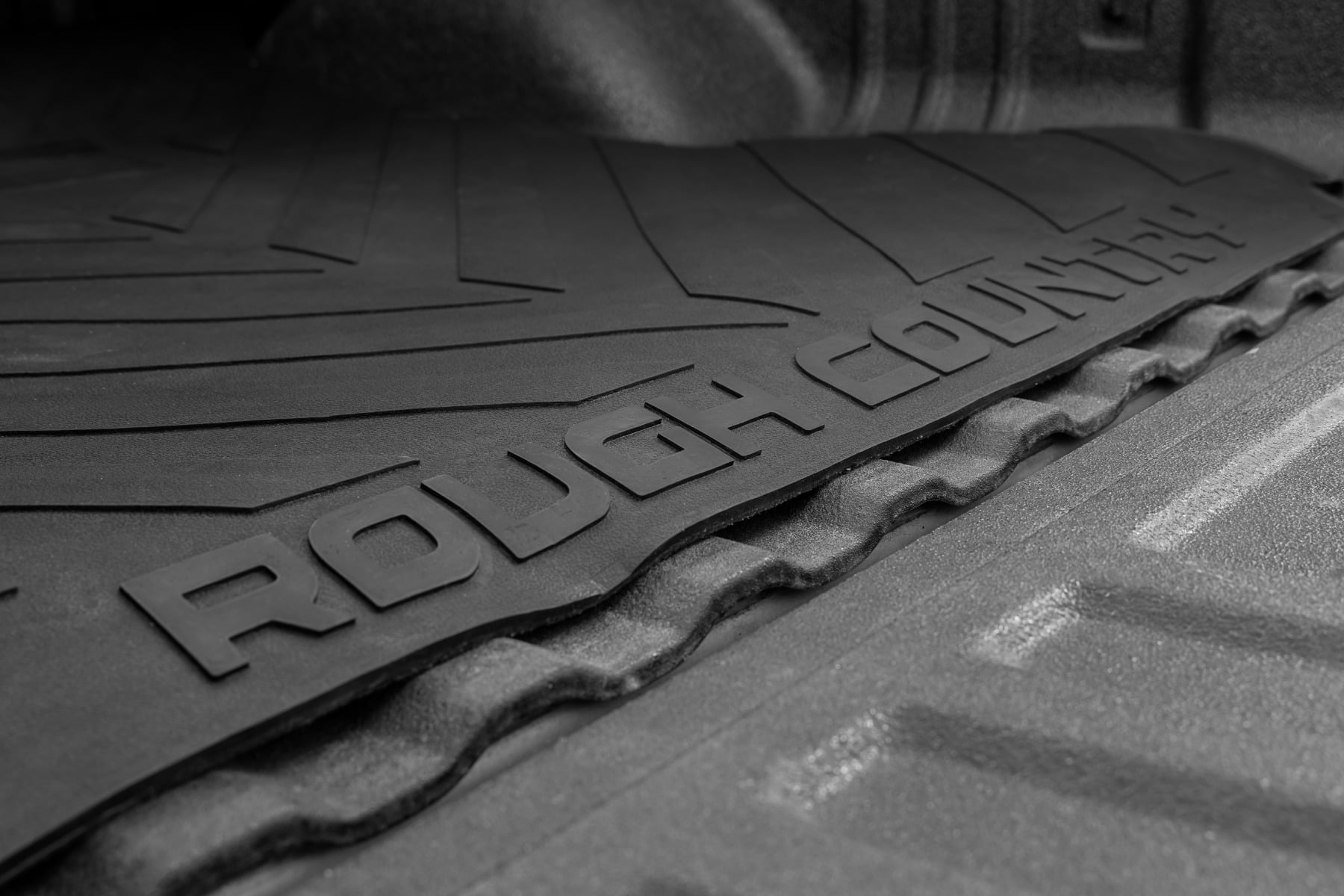 Bed Mat | 5' Bed | RC Logo | Chevy/GMC Canyon/Colorado 2WD/4WD (2015-2022) by Rough Country