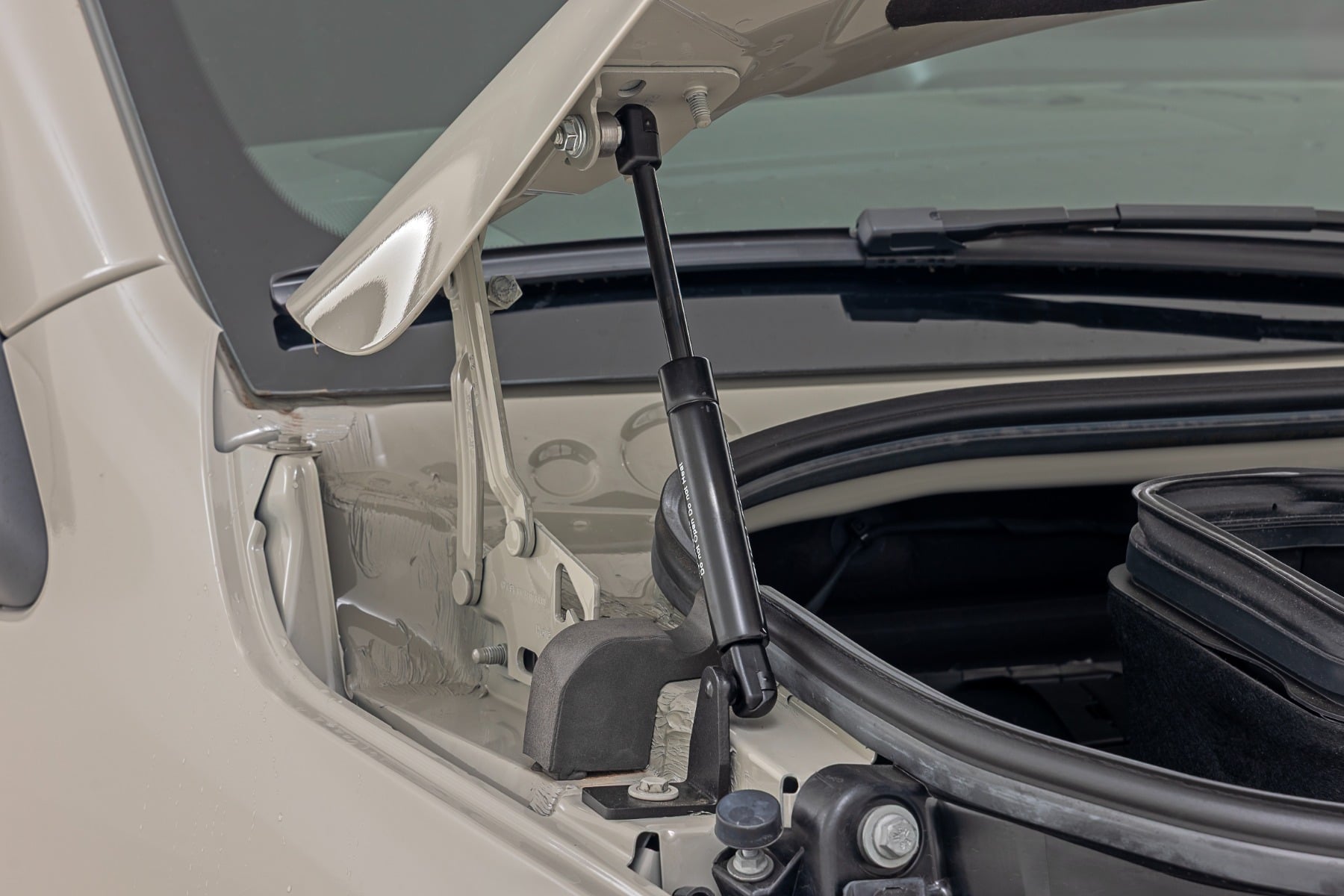 Hood Struts | Mercedes-Benz Sprinter 3500 (19-22)/Sprinter 3500XD (19-25) by Rough Country