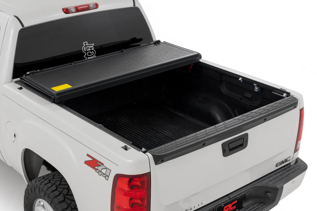 Hard Low Profile Bed Cover | 5'9" Bed | No Rail Caps | Chevy/GMC 1500 (07-13) by Rough Country