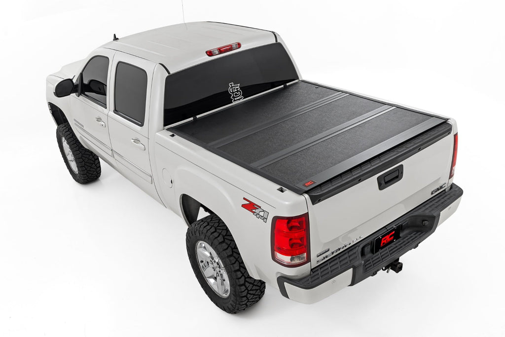 Hard Low Profile Bed Cover | 5'9" Bed | No Rail Caps | Chevy/GMC 1500 (07-13) by Rough Country