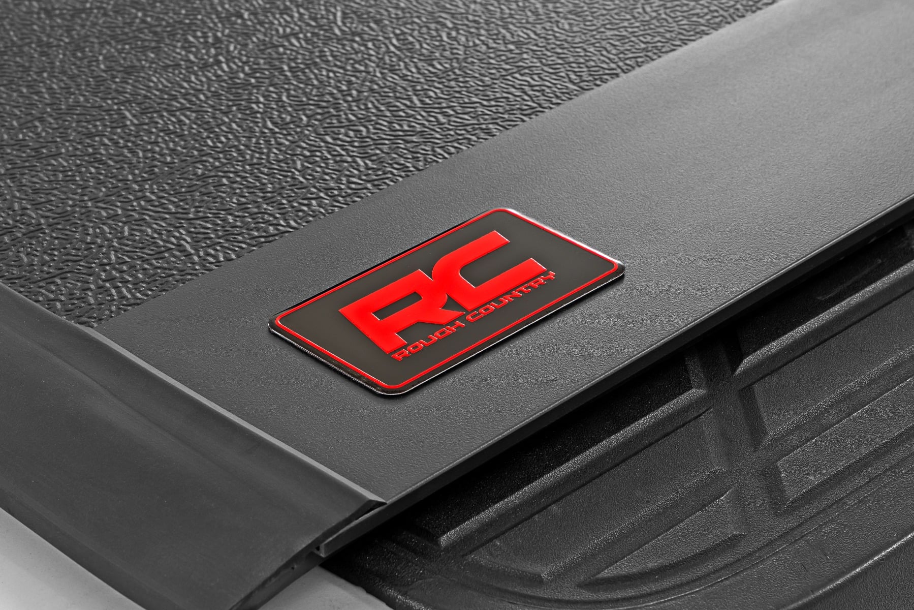 Hard Low Profile Bed Cover | 5'9" Bed | No Rail Caps | Chevy/GMC 1500 (07-13) by Rough Country