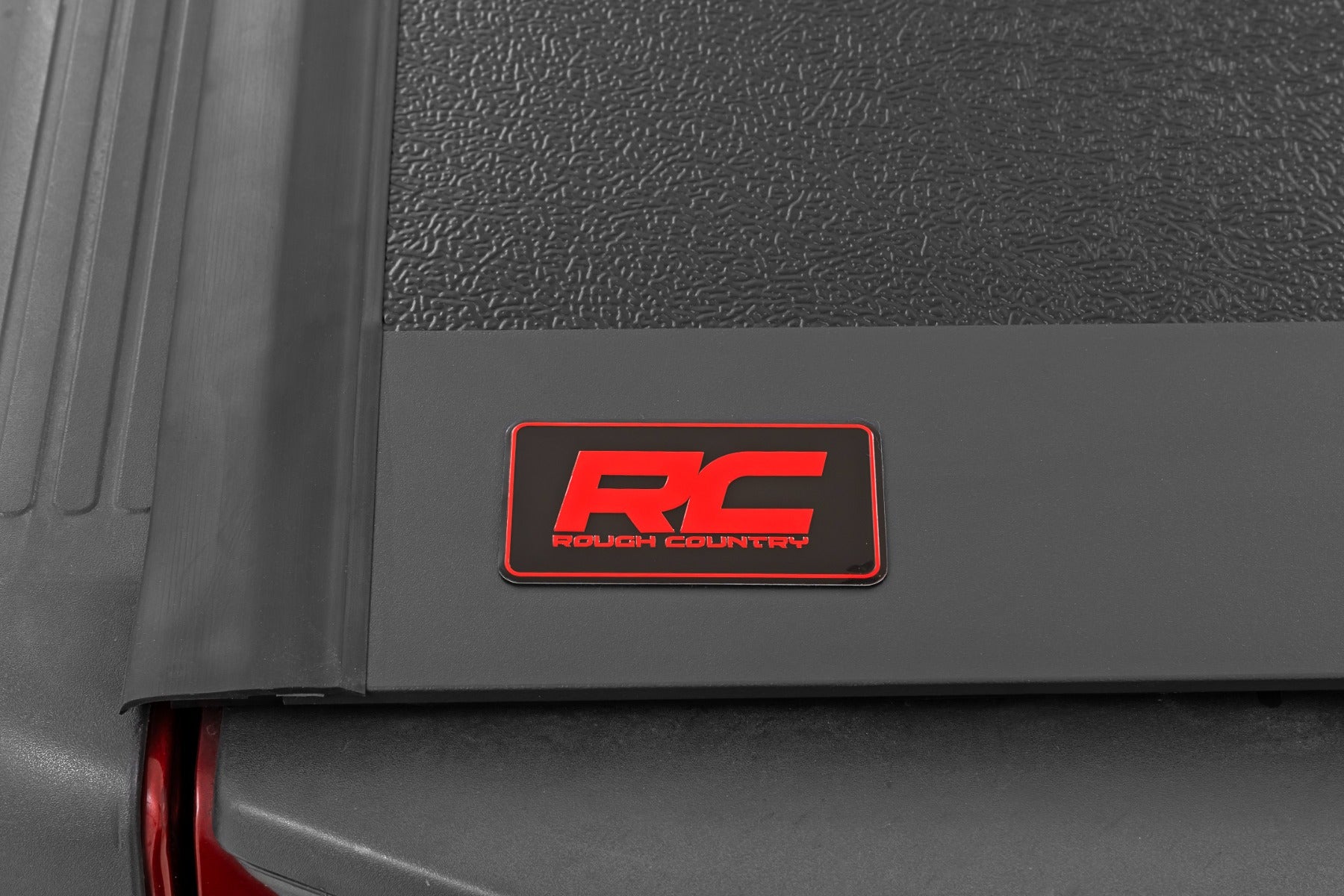 Hard Low Profile Bed Cover | 5' Bed | Cargo Mgmt | Nissan Frontier (05-21) by Rough Country