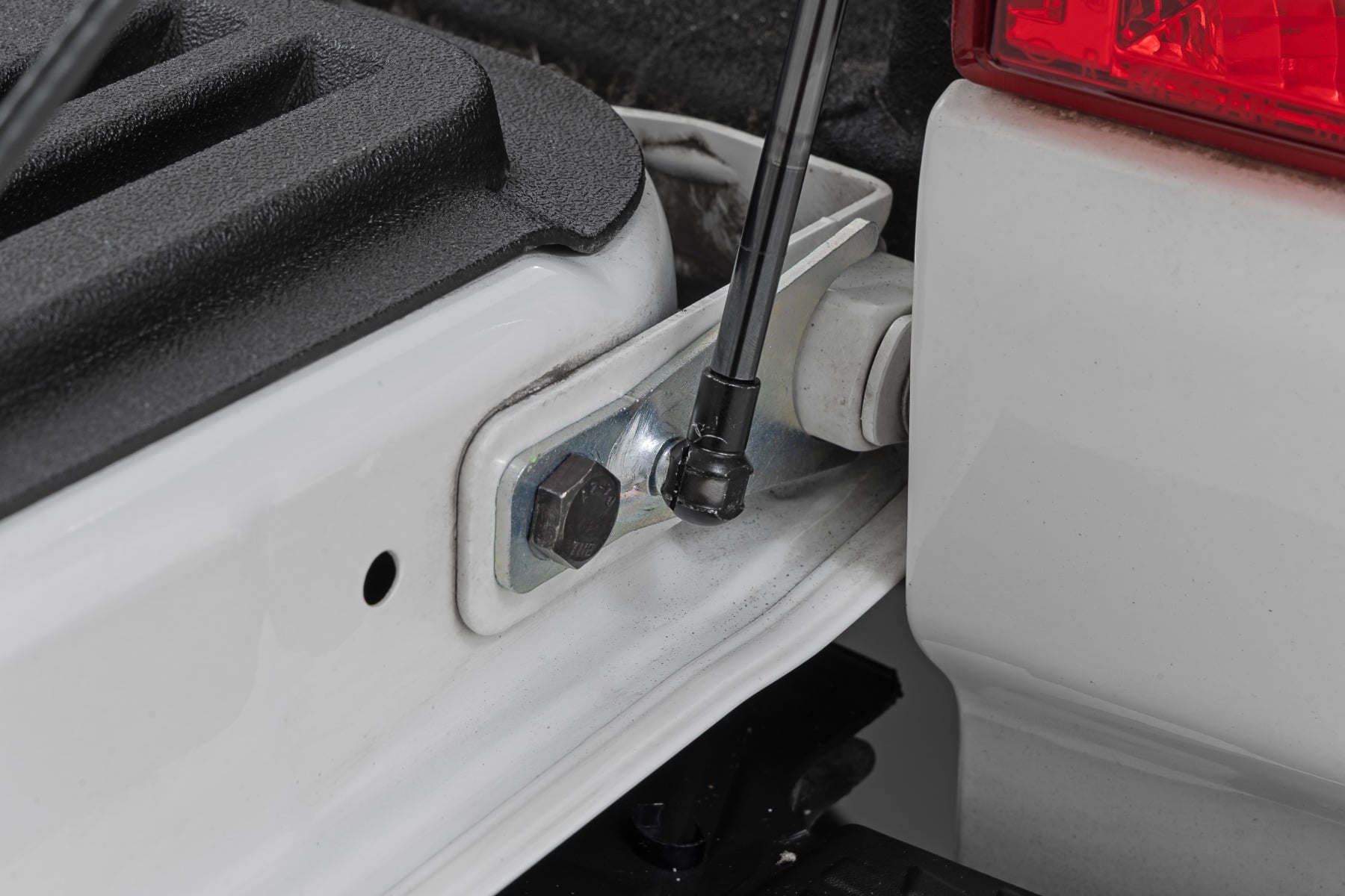 Tailgate Assist | Nissan Titan 2WD/4WD (2017-2024) by Rough Country