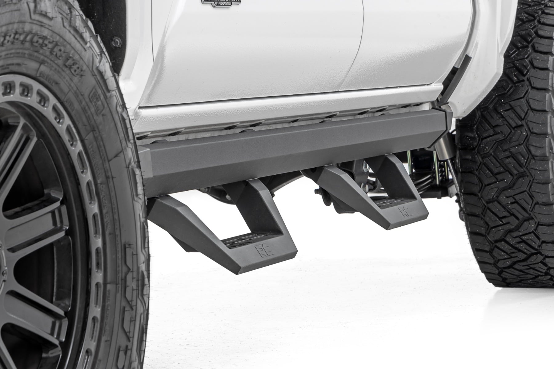 SRX2 Adjustable Aluminum Steps | Double Cab | Toyota Tacoma 2WD/4WD (24-26) by Rough Country