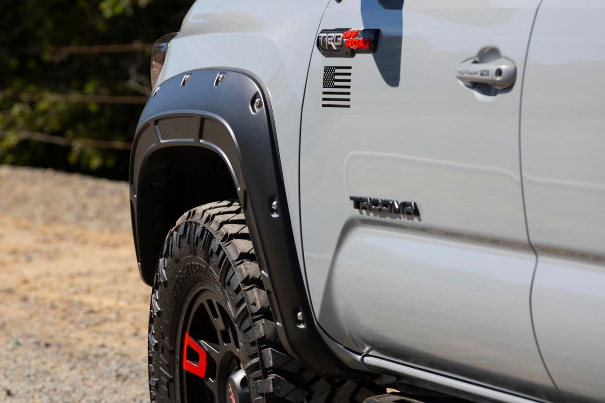 Defender Fender Flares | 202 Black Onyx | Toyota Tacoma 2WD/4WD (2016-2023) by Rough Country