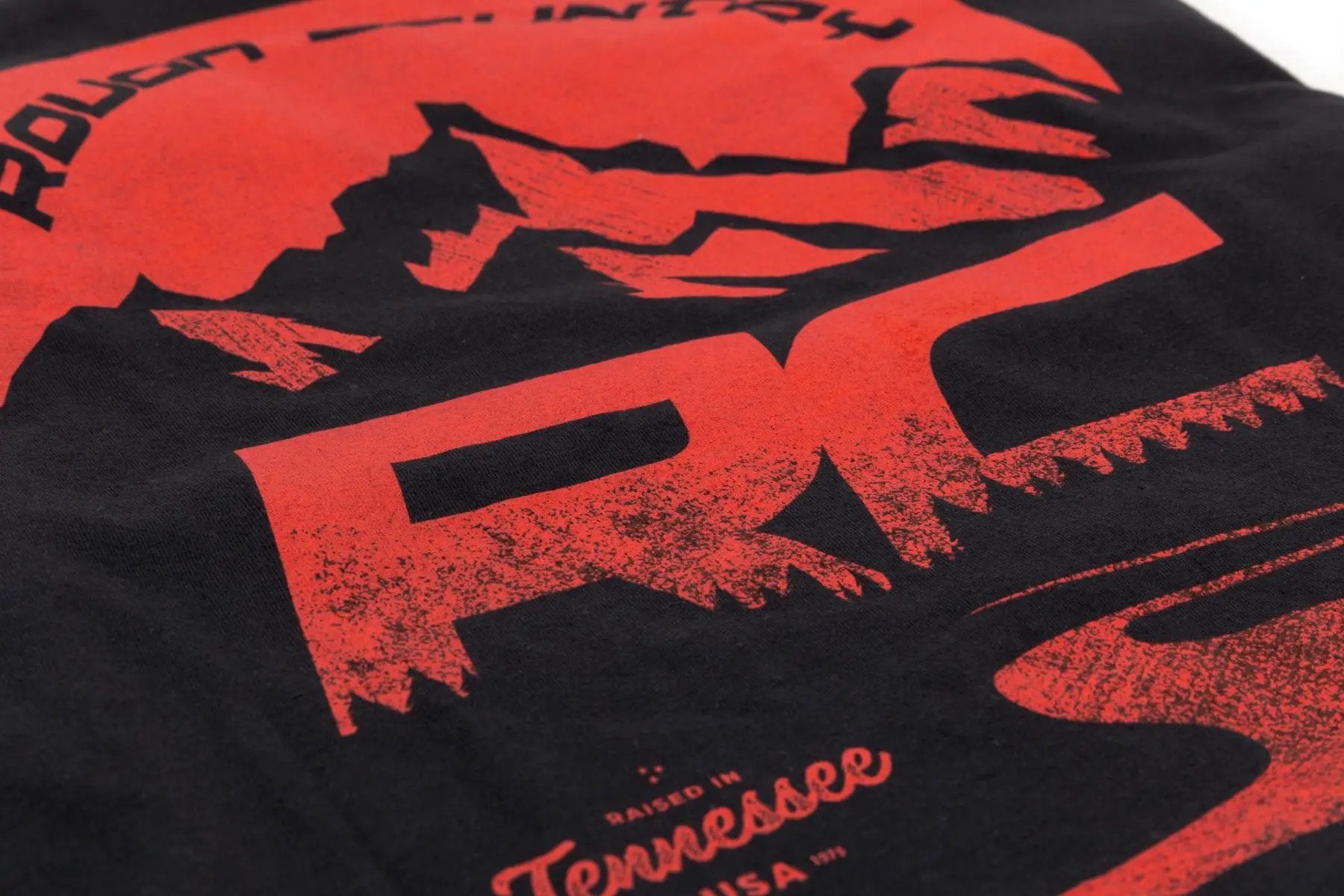 Rough Country T-Shirt | RC Mountains | Black | SM by Rough Country