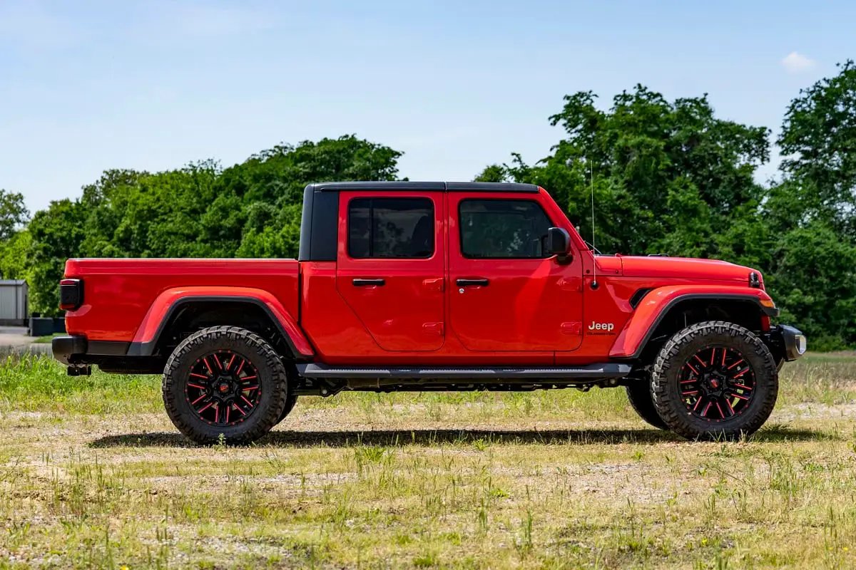 2.5 Inch Leveling Kit | Spacers | Jeep Gladiator JT 4WD (2020-2023) by Rough Country