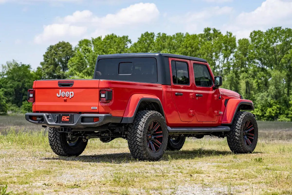 2.5 Inch Leveling Kit | Spacers | M1 | Jeep Gladiator JT 4WD (2020-2023) by Rough Country