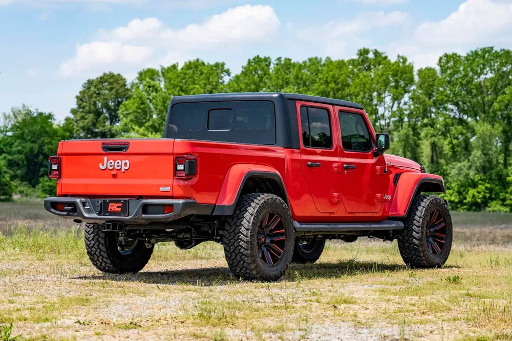 2.5 Inch Leveling Kit | Spacers | M1 | Jeep Gladiator JT 4WD (2020-2023) by Rough Country