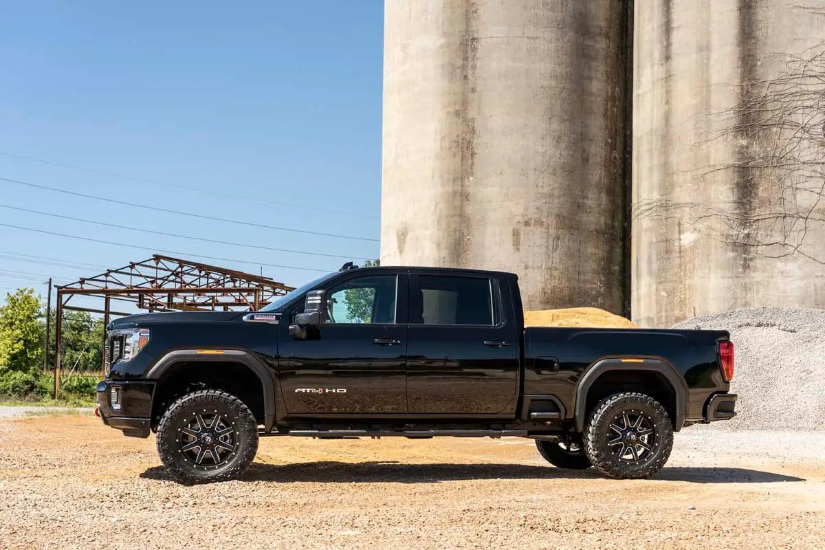 3 Inch Lift Kit | w/ Overloads | Chevy/GMC 2500HD/3500HD (20-26) by Rough Country