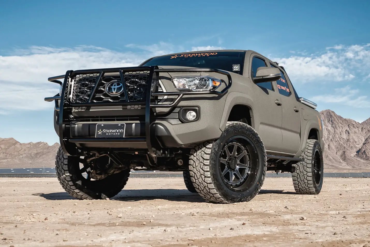33x12.50R17 Venom Terra Hunter R/T by Rough Country