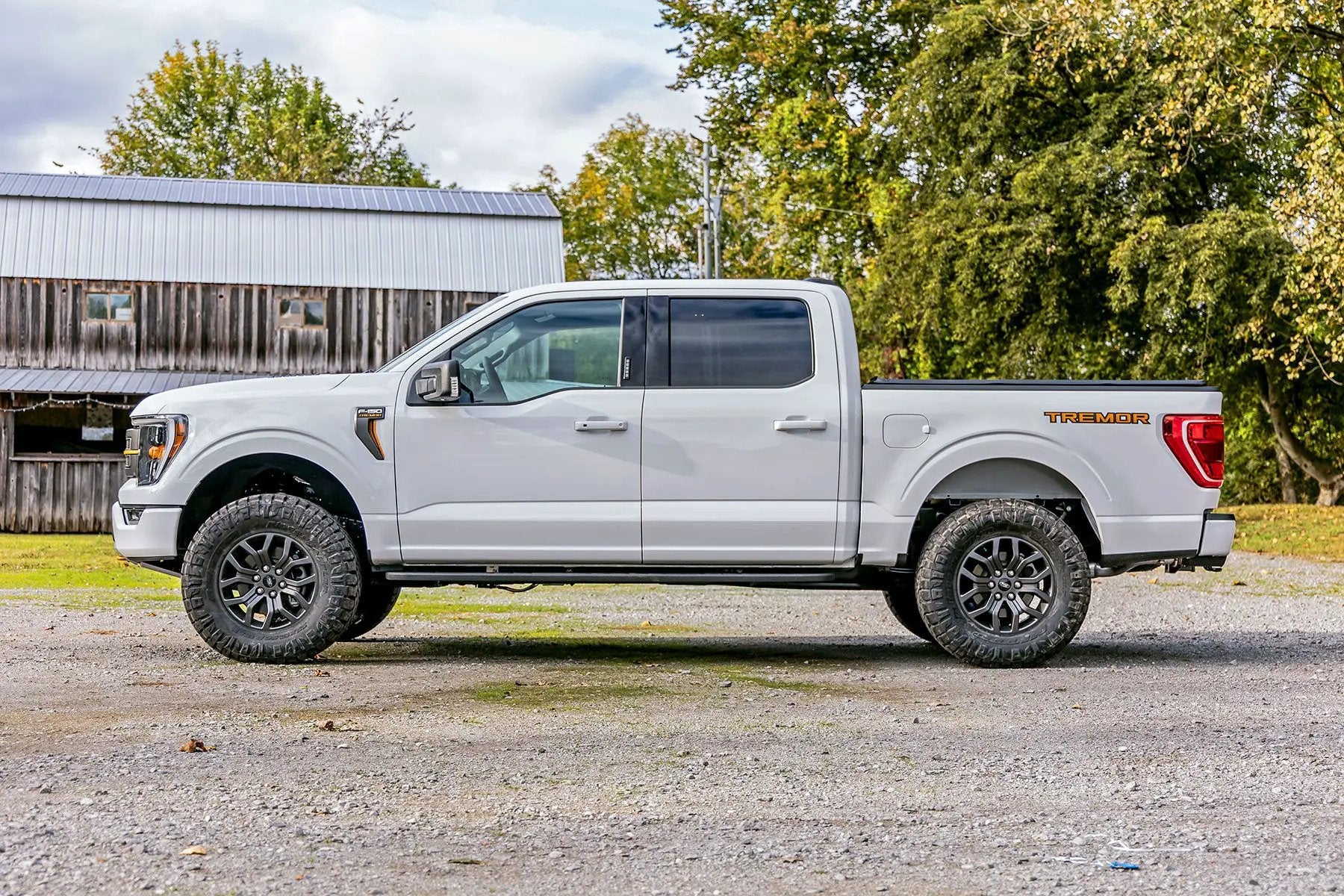 2.5 Inch Lift Kit | M1 Struts | Ford F-150 Tremor 4WD (2021-2026) by Rough Country