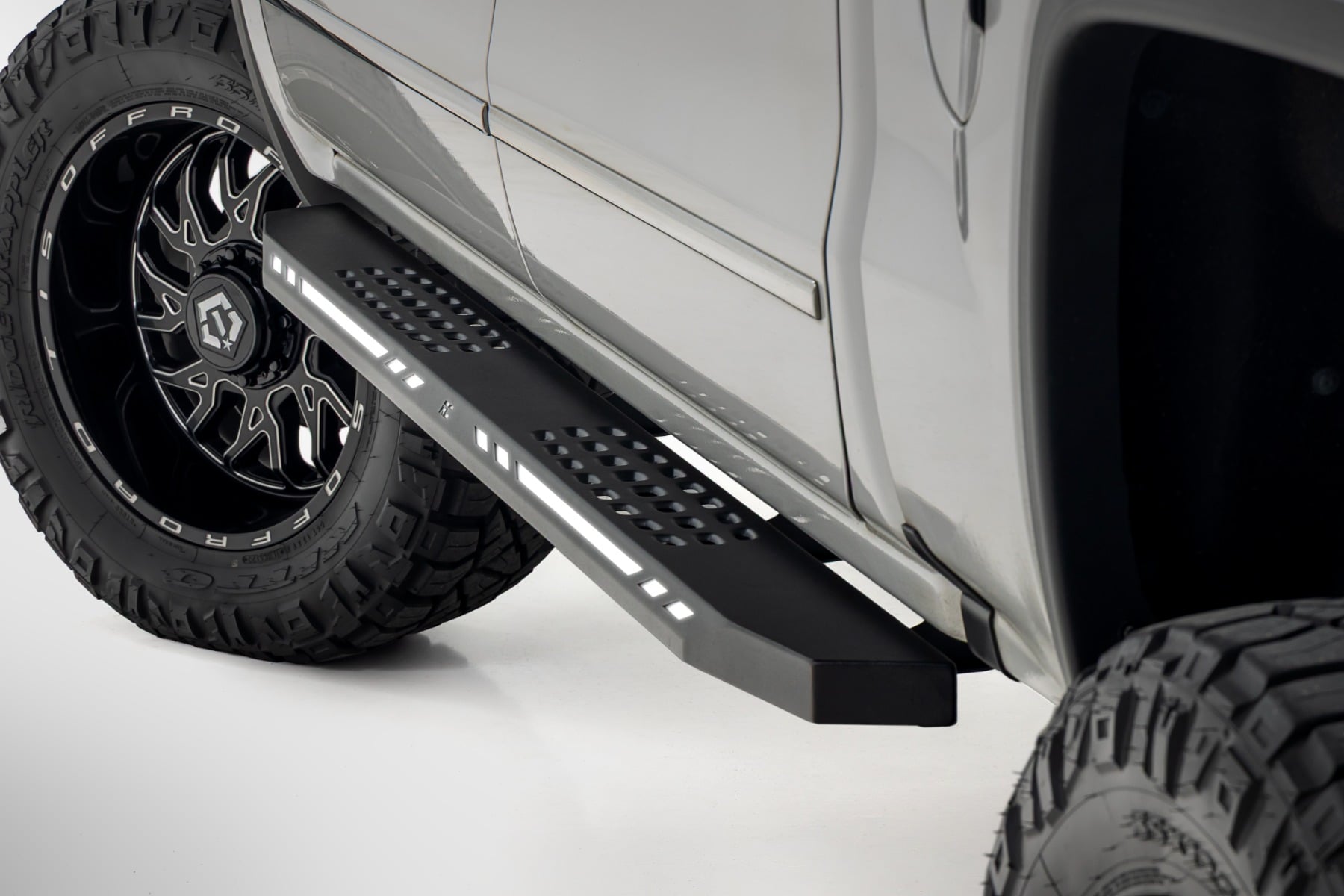 AC2 Running Boards | Amber/White | Crew Cab | Chevy/GMC 1500 (07-18) by Rough Country