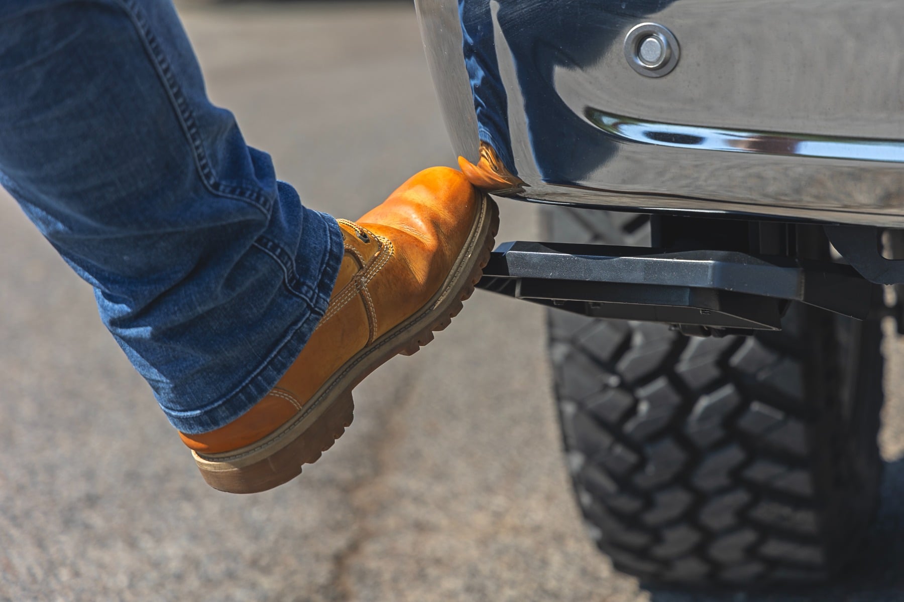Retractable Bed Step | Manual Pull | Ford F-150 (21-26)/F-150 Lightning (22-26) by Rough Country