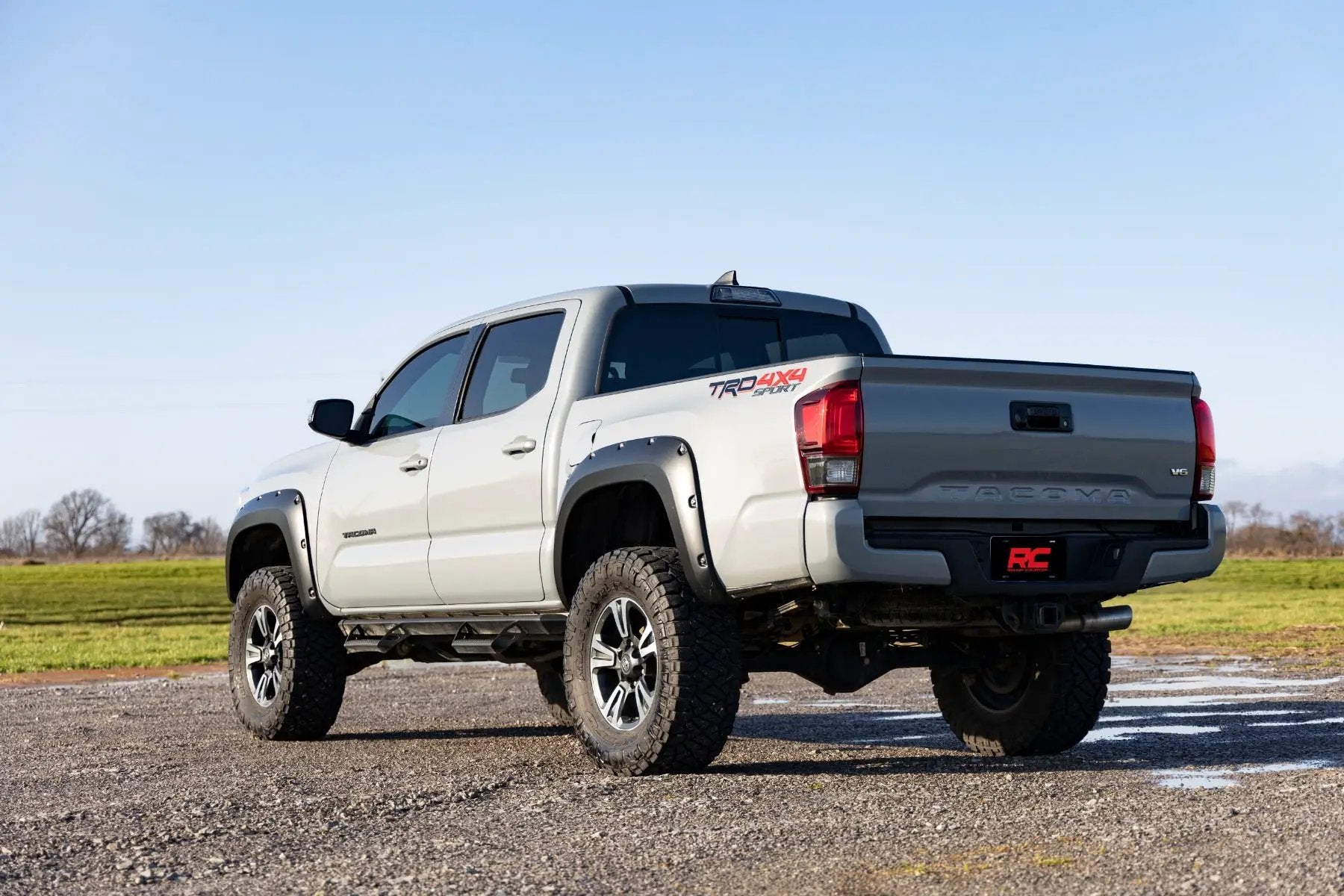 Pocket Fender Flares | 202 Black Onyx | Toyota Tacoma 2WD/4WD (2016-2023) by Rough Country