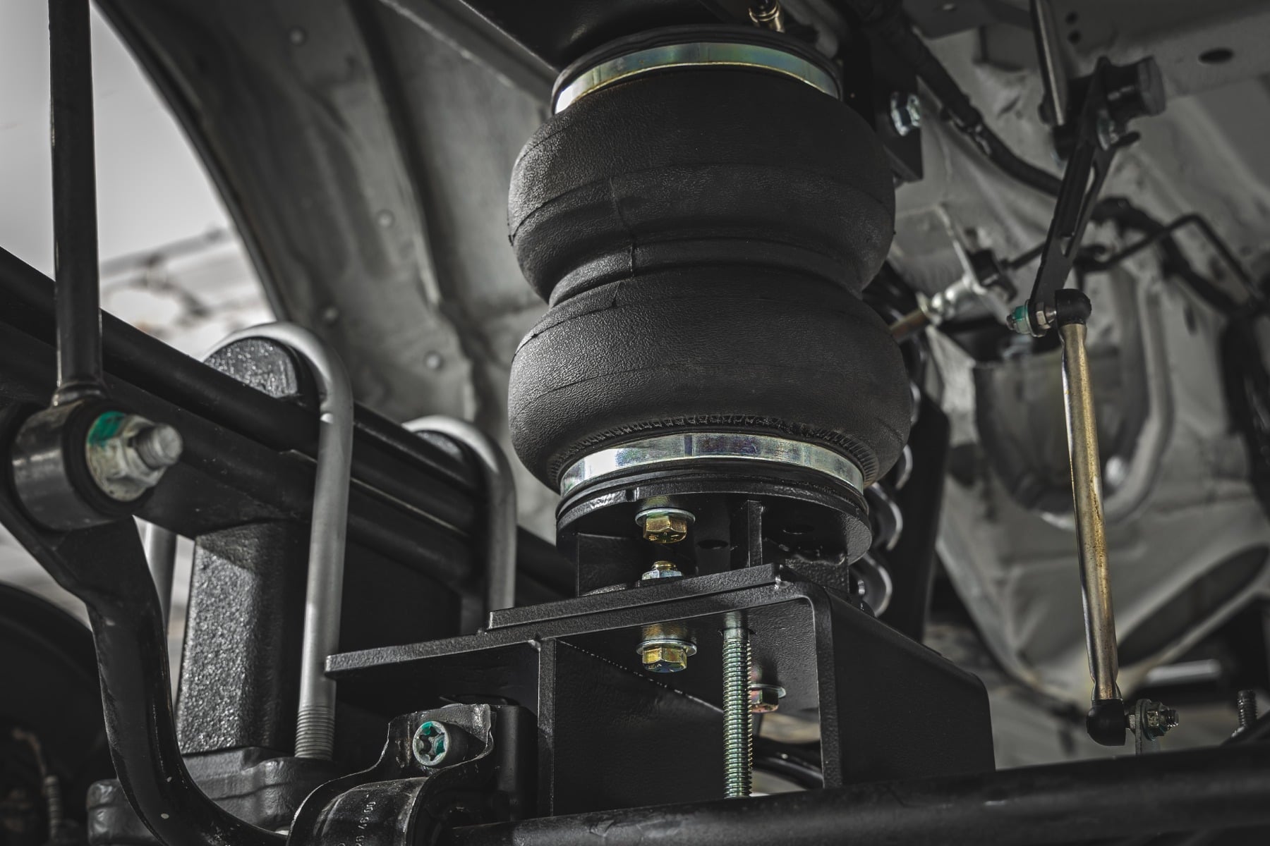 Air Spring Kit | Mercedes-Benz Sprinter 3500 (19-22)/Sprinter 3500XD (19-25) by Rough Country