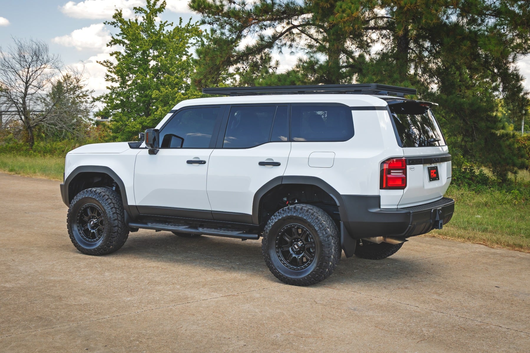 Oval Nerf Steps | Black | Toyota Land Cruiser 4WD (2024-2026) by Rough Country