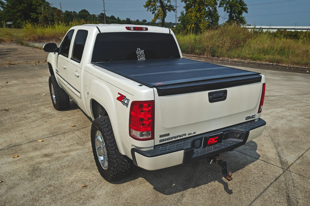 Hard Low Profile Bed Cover | 5'9" Bed | No Rail Caps | Chevy/GMC 1500 (07-13) by Rough Country