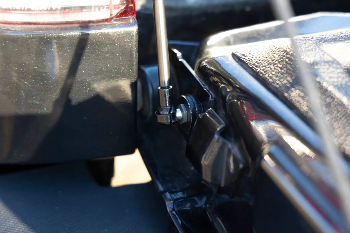 Tailgate Assist | Ford F-250/F-350 Super Duty 2WD/4WD (1999-2016) by Rough Country