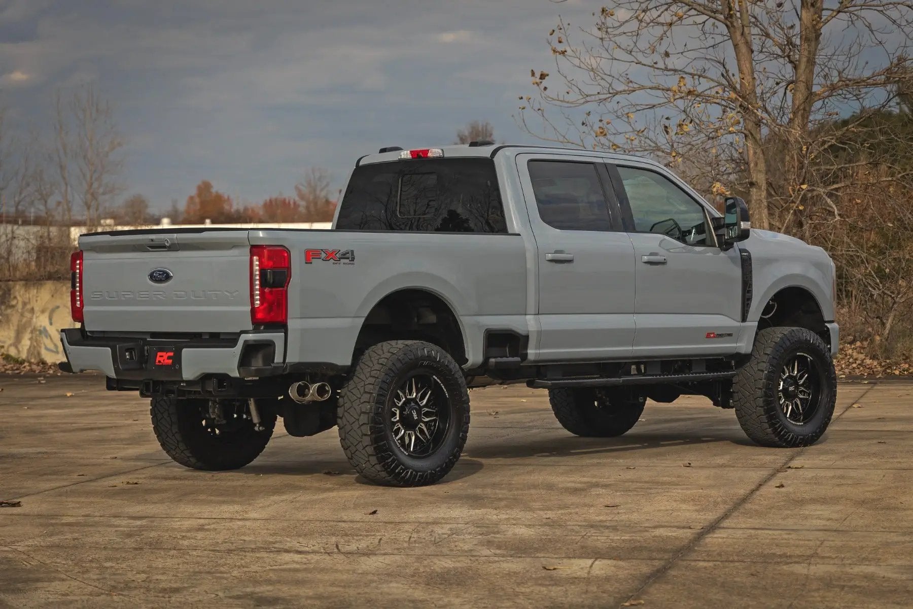 4.5 Inch Lift Kit | R/A | C/O V2 | Ford F-250/F-350 Super Duty 4WD (23-26) by Rough Country