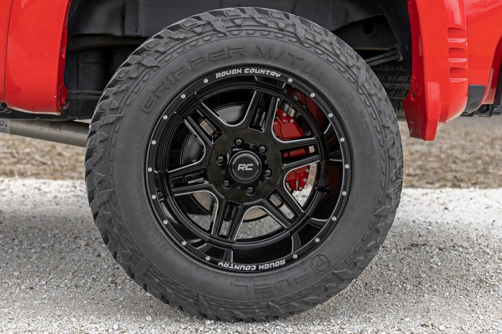 Rough Country 92 Series Wheel | Machined One-Piece | Gloss Black | 18x9 | 6x5.5 | +18mm by Rough Country