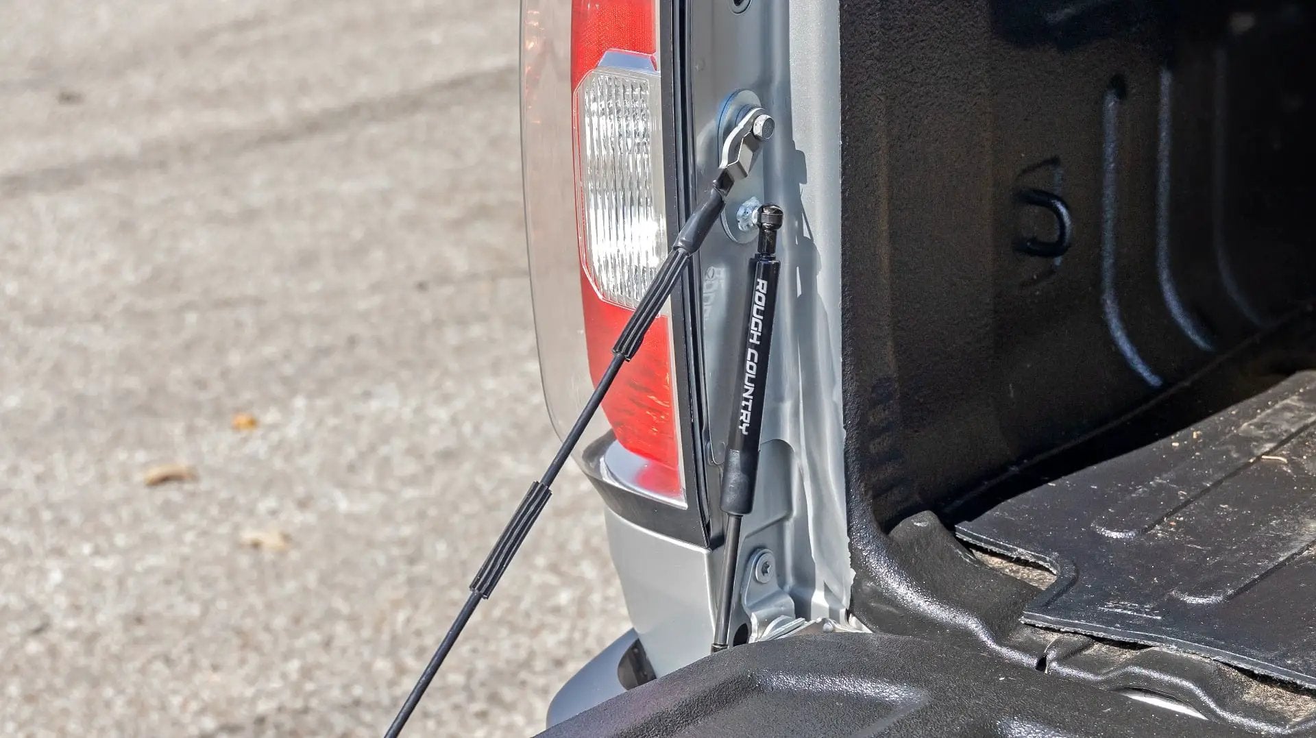 Tailgate Assist | Chevy/GMC Canyon/Colorado 2WD/4WD (2015-2022) by Rough Country
