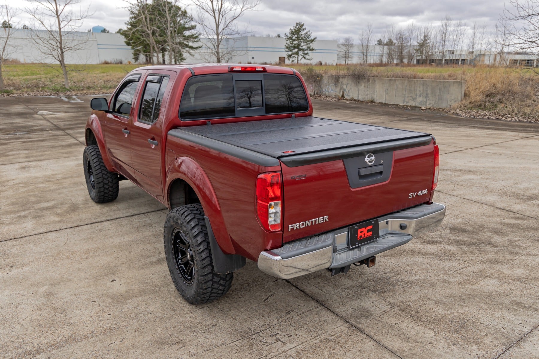 Hard Low Profile Bed Cover | 5' Bed | Cargo Mgmt | Nissan Frontier (05-21) by Rough Country