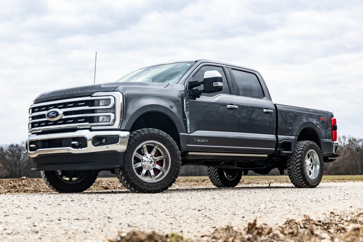 2 Inch Leveling Kit | Track Bar Bracket | Ford F-250/F-350 Super Duty (17-26) by Rough Country