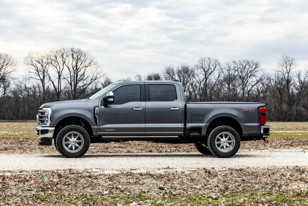 2 Inch Leveling Kit | Track Bar Bracket | Ford F-250/F-350 Super Duty (17-26) by Rough Country