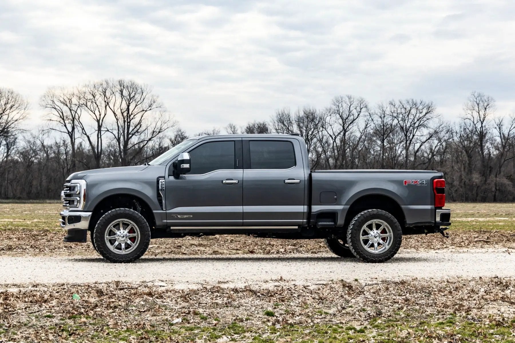 2 Inch Leveling Kit | Track Bar Bracket | Ford F-250/F-350 Super Duty (17-26) by Rough Country