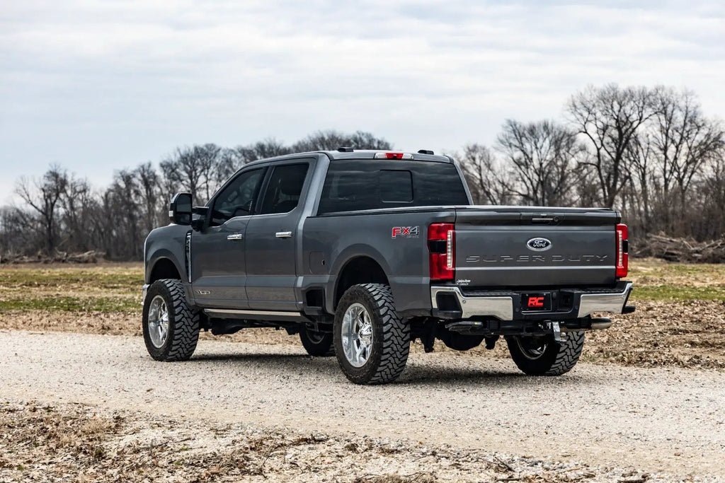 2 Inch Leveling Kit | Track Bar Bracket | Ford F-250/F-350 Super Duty (17-26) by Rough Country