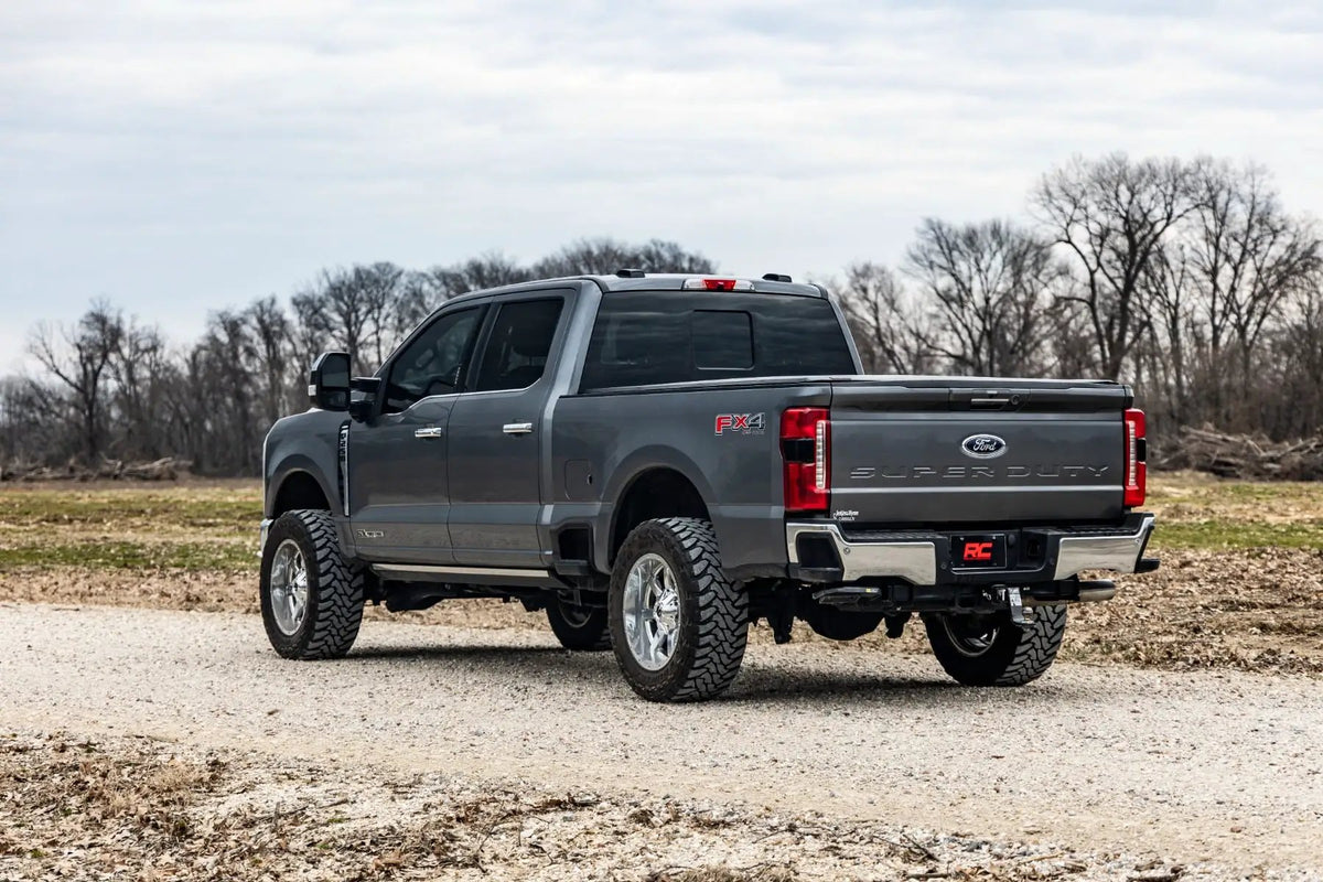 2 Inch Leveling Kit | Track Bar Bracket | Ford F-250/F-350 Super Duty (17-26) by Rough Country