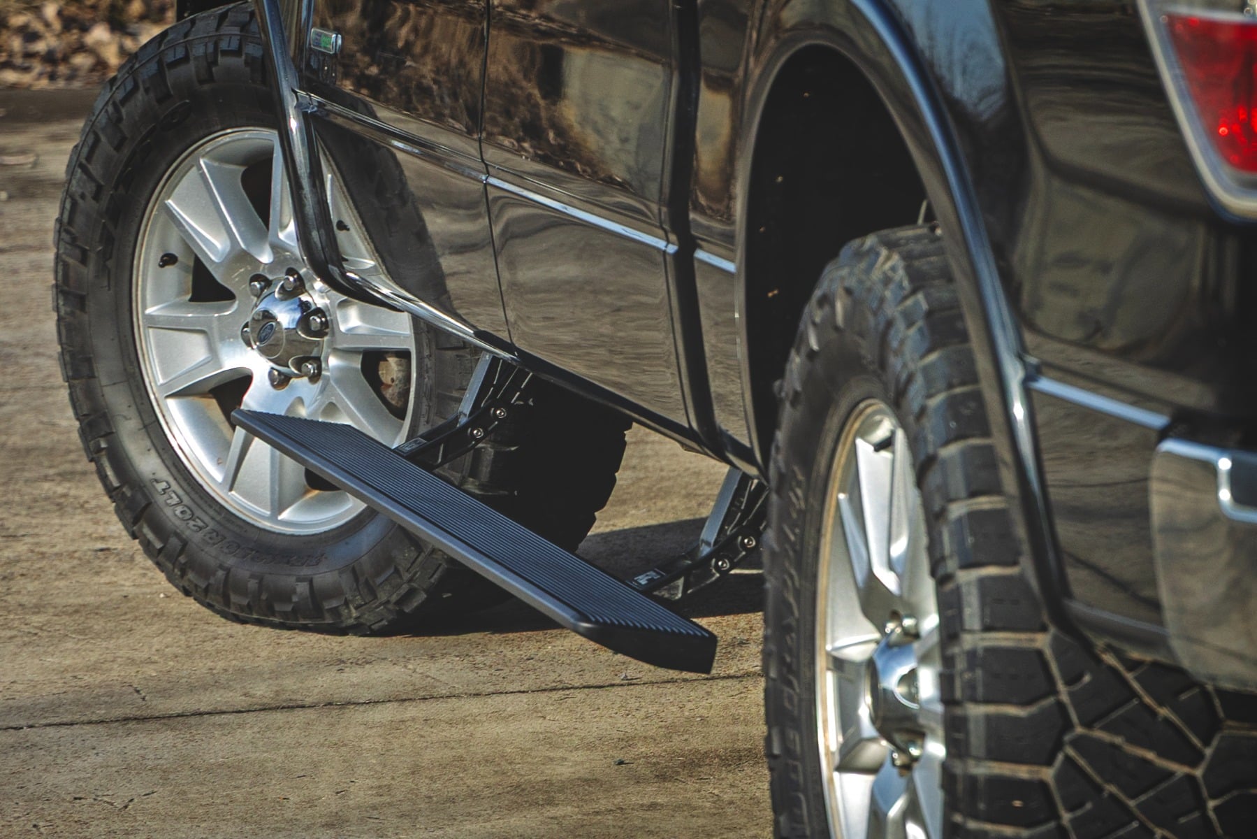 Power Running Boards | Crew Cab | Ford F-150 (2009-2014) by Rough Country