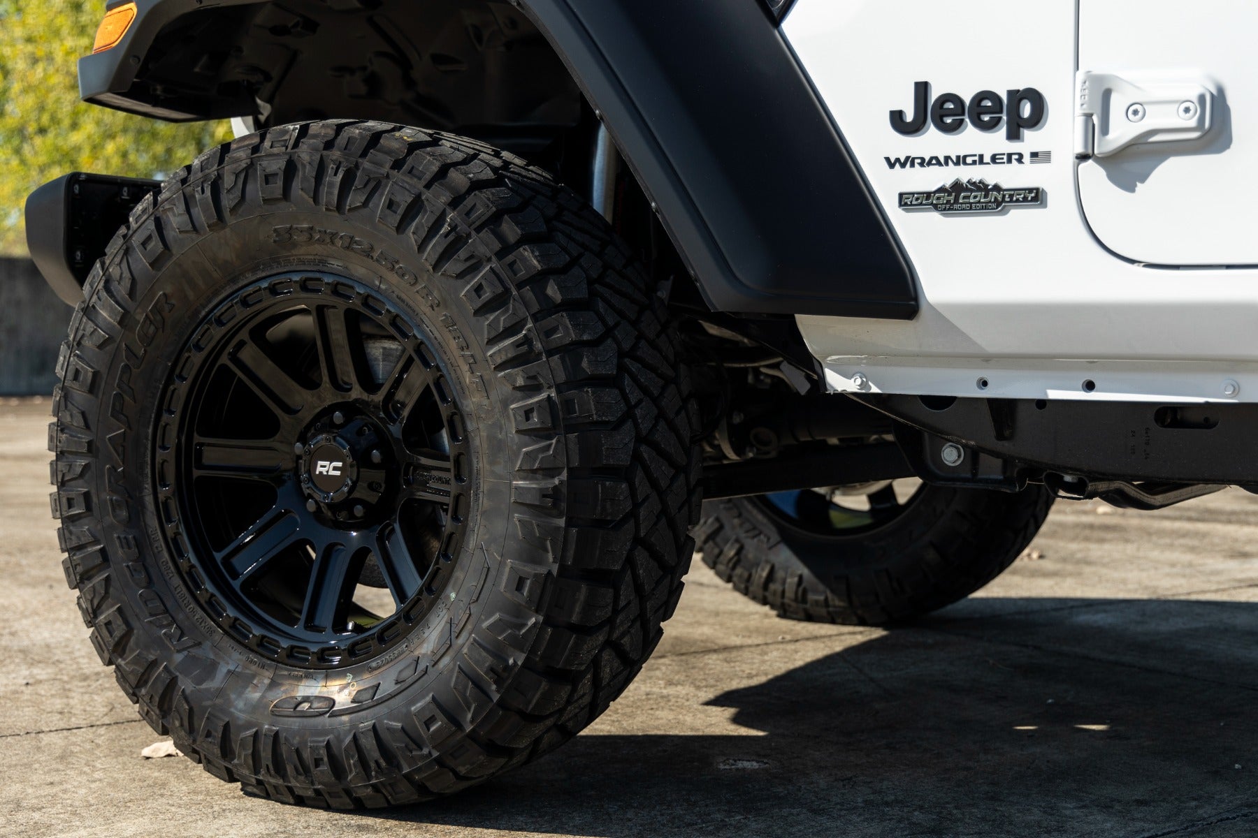 Rough Country 84 Series Wheel | Gloss Black | 18x8.5 | 5x5 | +0mm by Rough Country