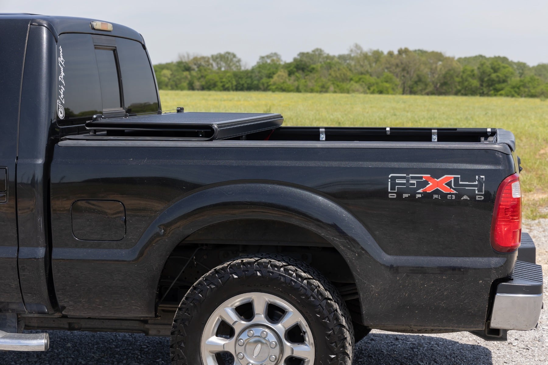 Hard Low Profile Bed Cover | 6'10" Bed | Ford F-250/F-350 Super Duty (99-16) by Rough Country