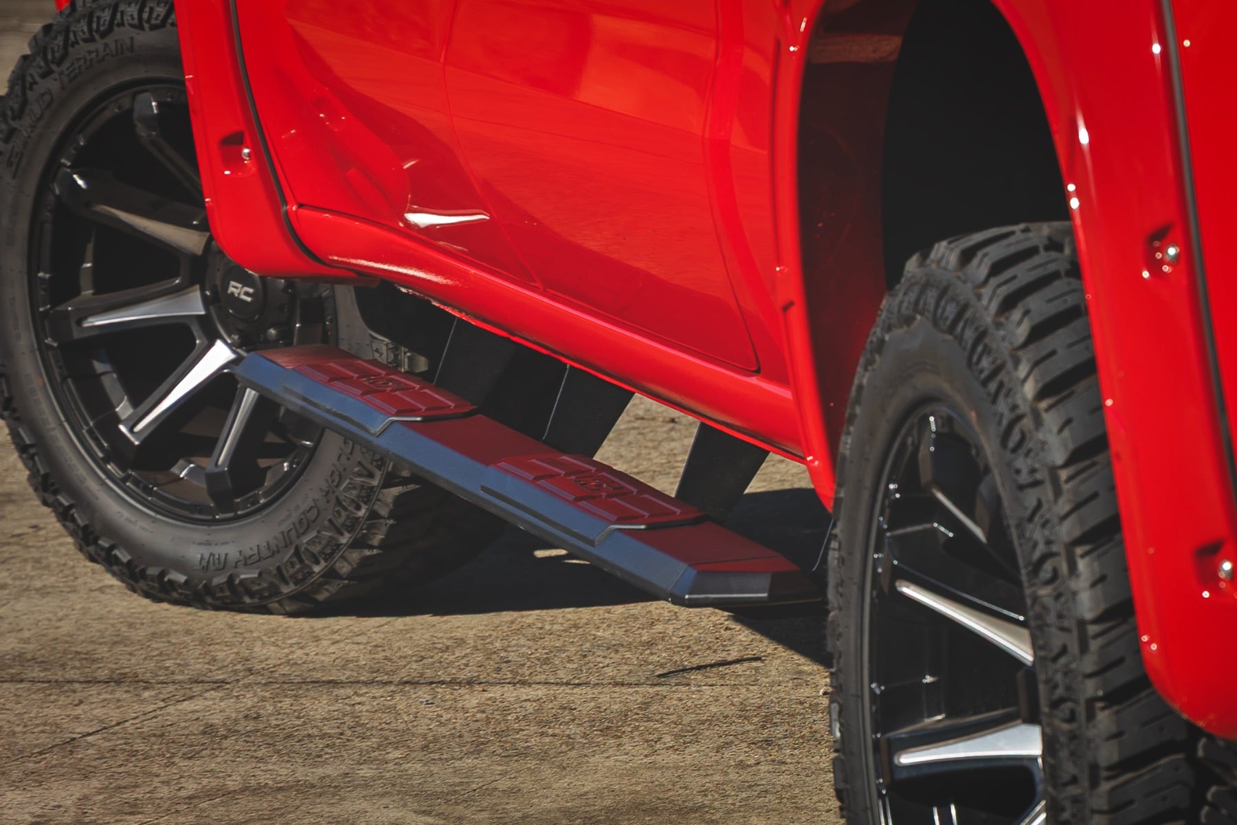TR2 Running Boards | Chevy/GMC 1500/2500HD/3500HD (19-26) by Rough Country