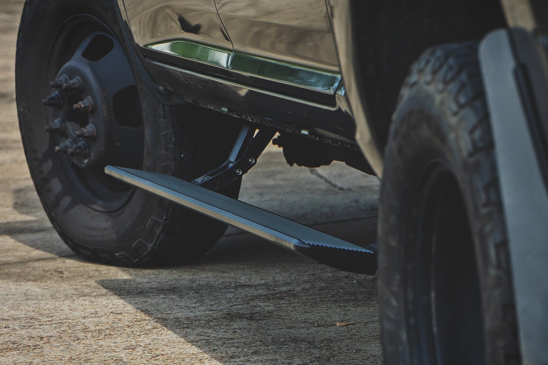 Power Running Boards | HT-Series | Crew Cab | Ram 1500 2WD/4WD (2009-2018 & Classic) by Rough Country