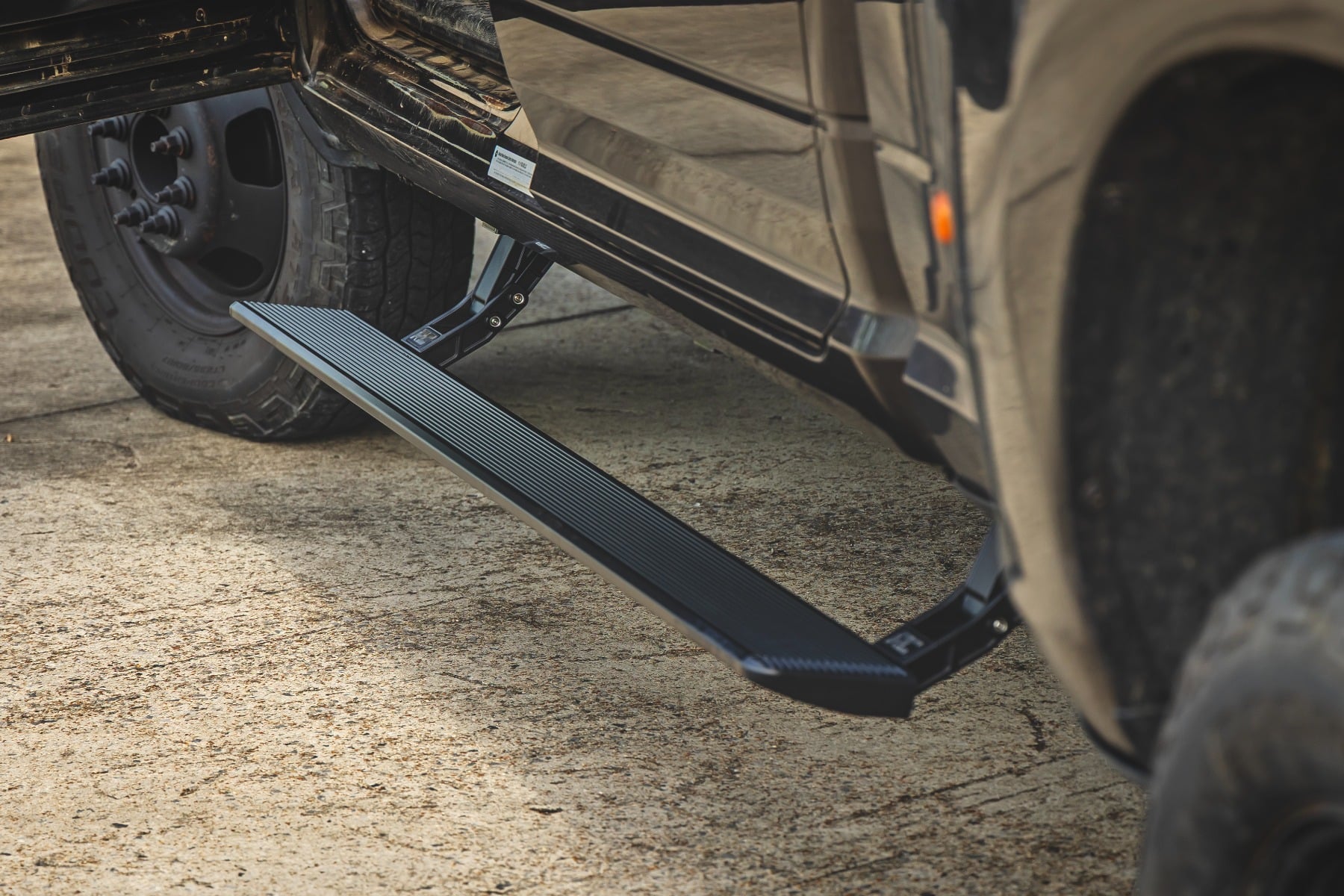 Power Running Boards | HT-Series | Crew Cab | Ram 2500/3500 2WD/4WD (11-26) by Rough Country