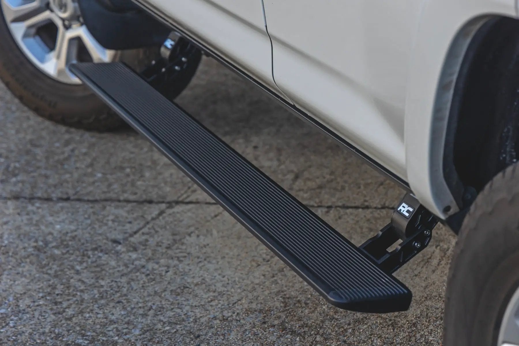 Power Running Boards | Toyota 4Runner 2WD/4WD (2010-2024) by Rough Country
