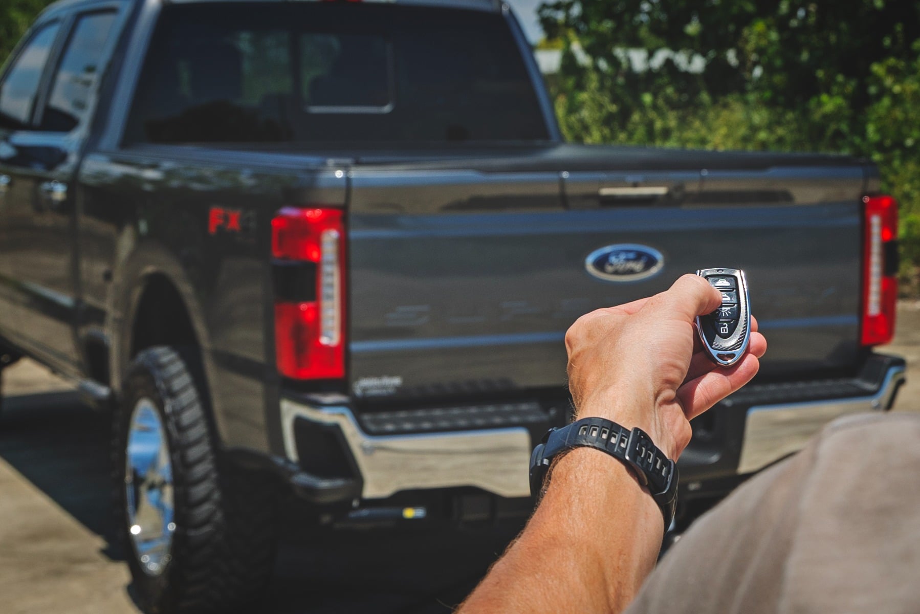 Powered Retractable Bed Cover | 6'10" Bed | Ford F-250/F-350 Super Duty (17-26) by Rough Country