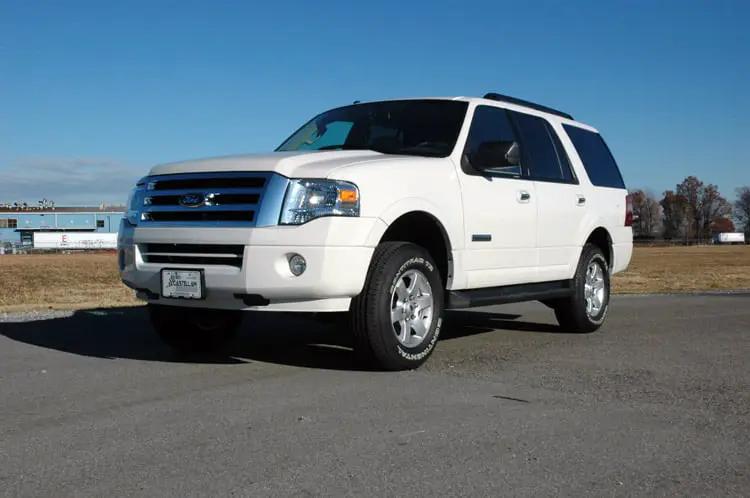 2.5 Inch Lift Kit | Ford Expedition 2WD/4WD (2003-2013) by Rough Country